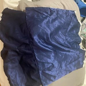 Two women’s sleep wear sera